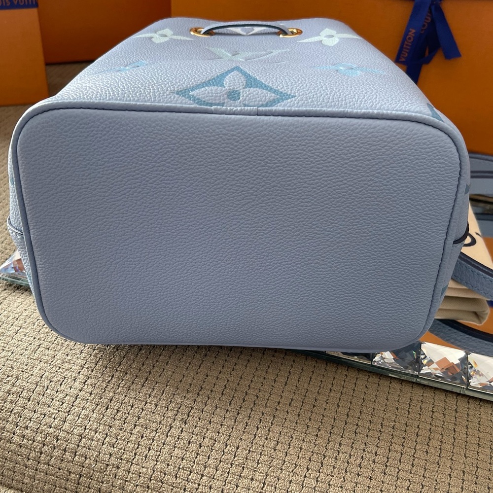 ❌SOLD❌ Louis Vuitton NeoNoe BB in Empreinte Leather - Picture 4 of 12